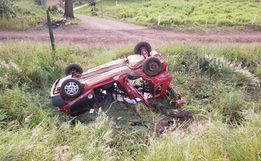 Colisão entre veículos deixa uma pessoa ferida e outra presa em São João do Oeste