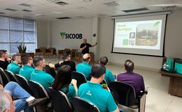 Sicoob São Miguel apresenta ferramentas agro em evento em SMOeste