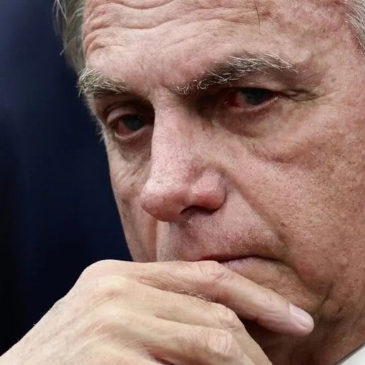 Defesa pede que Bolsonaro seja internado para cirurgia na véspera de Natal