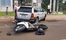 Acidente entre carro e moto deixa homem ferido em SMOeste