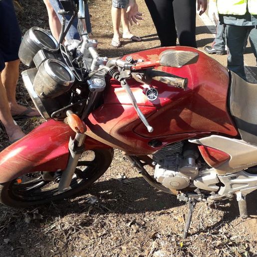 Buraco na SC 163 causa queda de moto