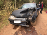Jovem sofre graves ferimentos em colisão entre carro e moto no interior