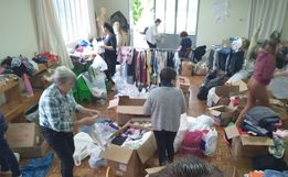 Roupas do Bazar Beneficente da Pastoral da Criança de Iporã  são doadas para o RS