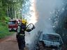 Veículo é completamente destruído por incêndio em Mondaí