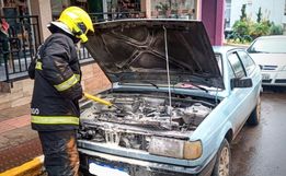 Princípio de incêndio atinge veículo no centro de Iporã do Oeste