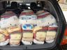 Grupo de voluntários inicia preparação de cestas para distribuir na Páscoa