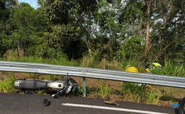 Dois jovens ficam feridos em acidente de moto no interior de São Miguel do Oeste