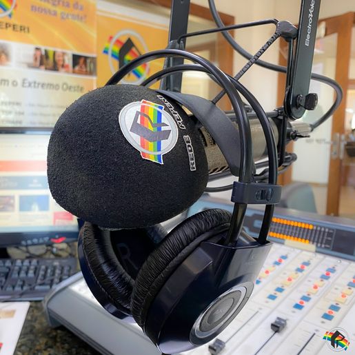 OUÇA: Rádio é uma das principais fontes de informação da população