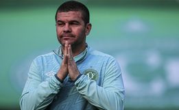 Chapecoense anuncia a saída do técnico Umberto Louzer