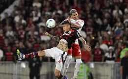 Com gol de Bruno Henrique, Flamengo vence o Inter na ida das oitavas da Libertadores