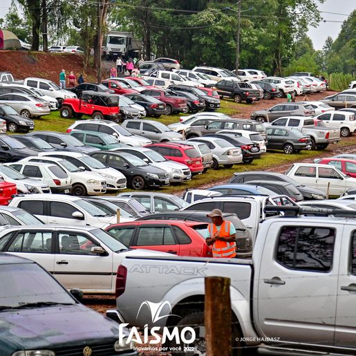 CCO da Faismo 2022 orienta visitantes sobre o estacionamento da feira 