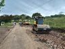 Prefeitura de SJCedro realiza reforma em ponto crítico da estrada de acesso à Linha Mariflor