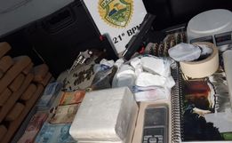 Polícia Militar apreende grande quantidade de droga e armas de fogo