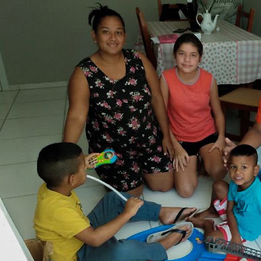 Famílias venezuelanas chegam a Santa Catarina para trabalhar em empresas do Oeste