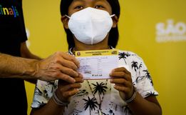 Indígena de 8 anos é a 1ª criança vacinada contra Covid no Brasil