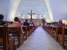 Com igreja cheia, fiéis acompanham celebração de Finados do lado de fora