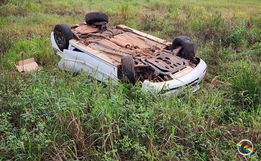 Mulher fica ferida em capotamento de veículo na SC 163 em Itapiranga