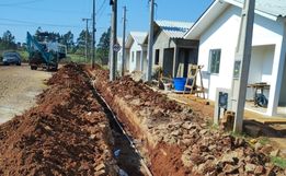 CASAN leva água encanada a famílias de loteamento em Belmonte