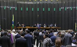 Câmara aprova projeto que proíbe descontos associativos em benefícios do INSS