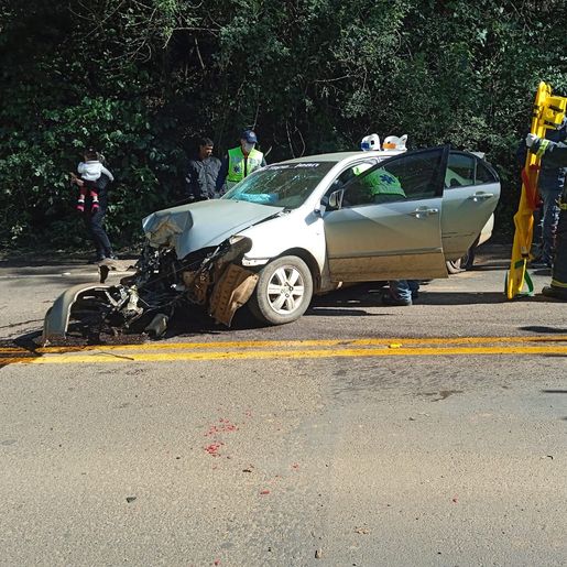 Colisão em árvore deixa feridos na SC-163 em Itapiranga 