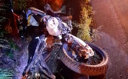 Saída de pista e choque contra barranco deixa jovem ferido na SC-305