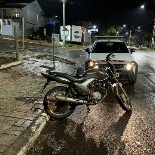 Motorista de caminhão de gás foge após causar acidente no centro de SMOeste