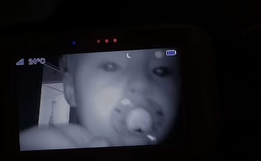 Casal flagra ‘voz grossa’ falando com criança por babá eletrônica