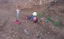 Motociclista fica ferido ao cair em barranco em Iporã do Oeste