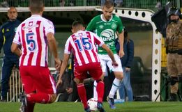 Chape vence o Náutico e garante permanência na Série B