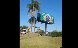 Justiça manda retirar outdoors com imagem de Bolsonaro na região Oeste 