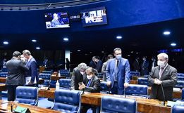 Senado revoga lei da ditadura e define crimes contra democracia