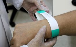 Município avalia implantação de pulseiras de identificação em infectados e suspeitos da Covid-19  