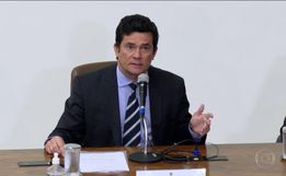 Moro entrega à PF novas provas e mensagens que trocou com Bolsonaro por celular