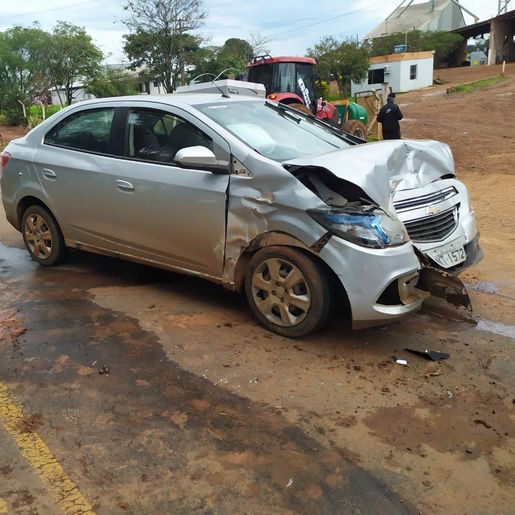 ATUALIZADA: Mulher sofre ferimentos graves em colisão entre carro e trator na SC 163