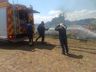 Bombeiros combatem incêndio em vegetação em SJCedro