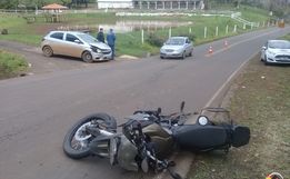 Colisão entre carro e moto deixa homem ferido em Itapiranga