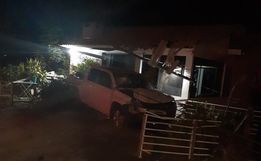 Camionete invade residência às margens da SC 386