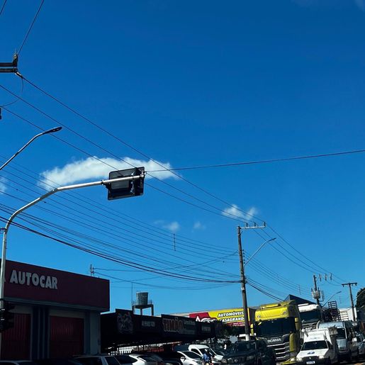 Objeto atinge a rede e deixa parte de São Miguel do Oeste sem energia 