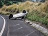 VÍDEO: motorista abandona carro após capotamento na BR-282