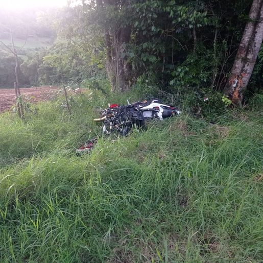Motociclista morre em saída de pista na SC 497