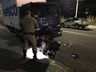 VÍDEO: Motociclista sofre ferimentos graves em colisão contra caminhão estacionado 