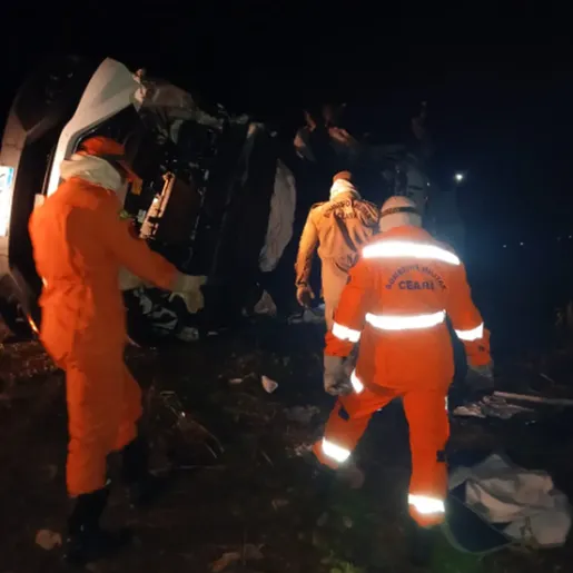 Acidente com van deixa 3 mortos e 6 feridos em rodovia do Ceará