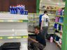 Moradores e comerciantes retiram materiais e pertences devido cheia do Rio Uruguai