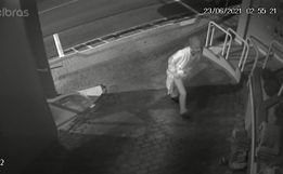 VÍDEO: Moradores denunciam vandalismo em prédio residencial no centro 