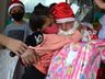 Campanha “Um presente de Natal” reúne crianças para entrega de presentes