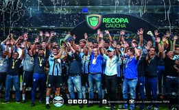 VÍDEO: Em estreia de Suárez, Grêmio goleia e conquista Recopa Gaúcha