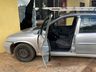 Homem tenta fugir, bate carro carregado de vinho argentino, mas acaba preso
