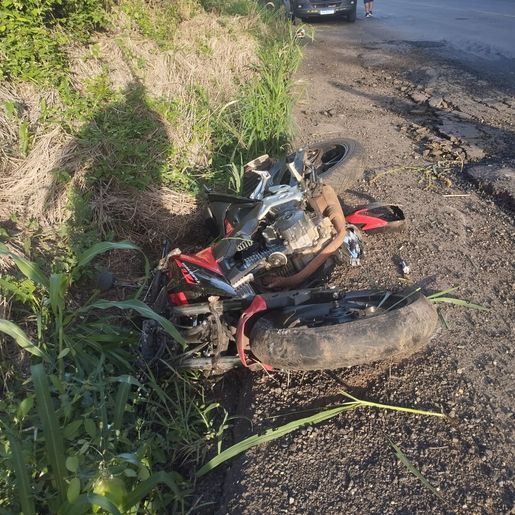 Jovem de 18 anos fica ferido após cair de moto na BR-282, em Iraceminha