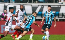 Grêmio vence Vitória por 2 a 0 e dá "sinal de vida" no Brasileirão