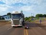Homem fica ferido em colisão envolvendo moto e caminhão 